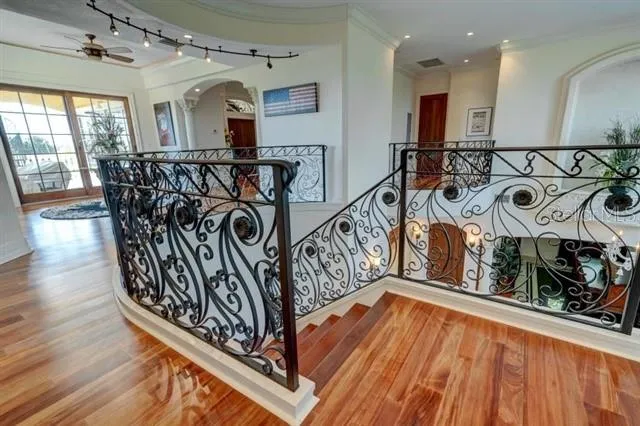 829 BRUCE AVENUE Clearwater Beach, FL 33767