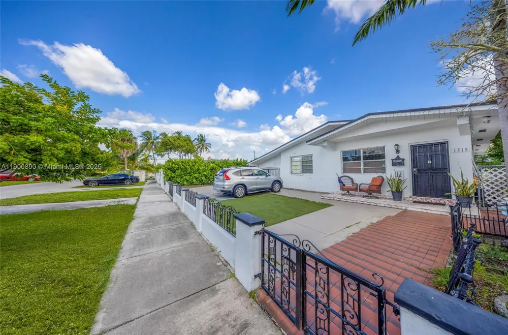 1515 NW 33rd Ave Miami, FL 33125