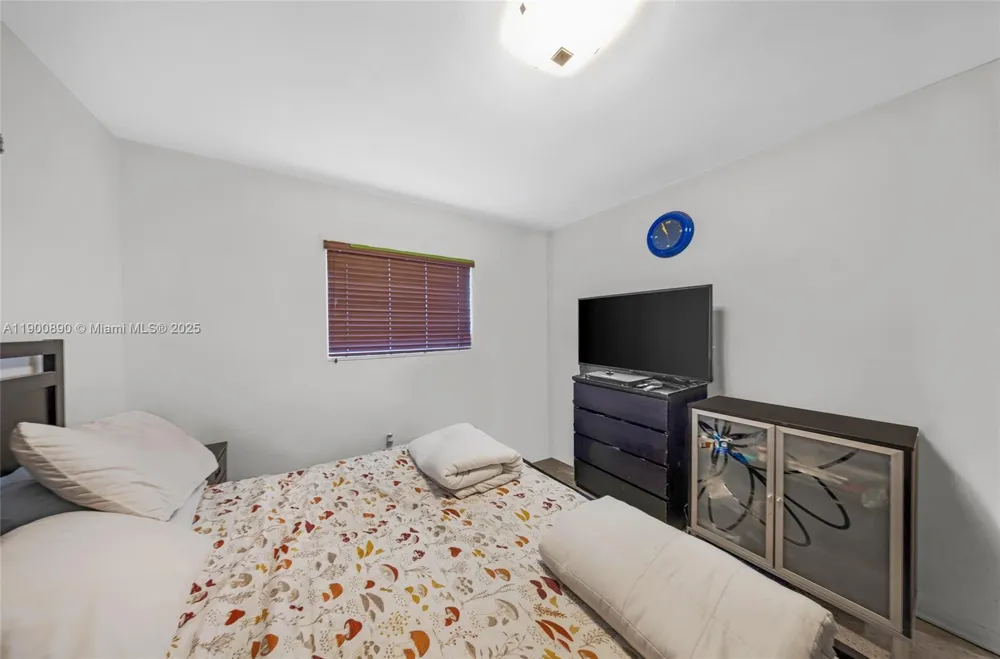 1515 NW 33rd Ave Miami, FL 33125