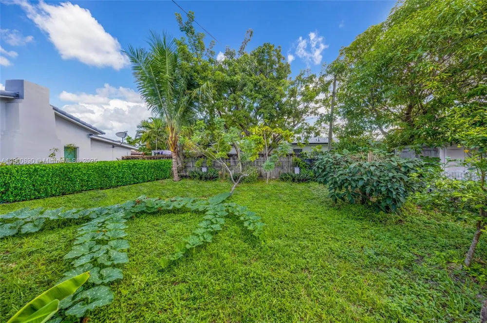 1515 NW 33rd Ave Miami, FL 33125