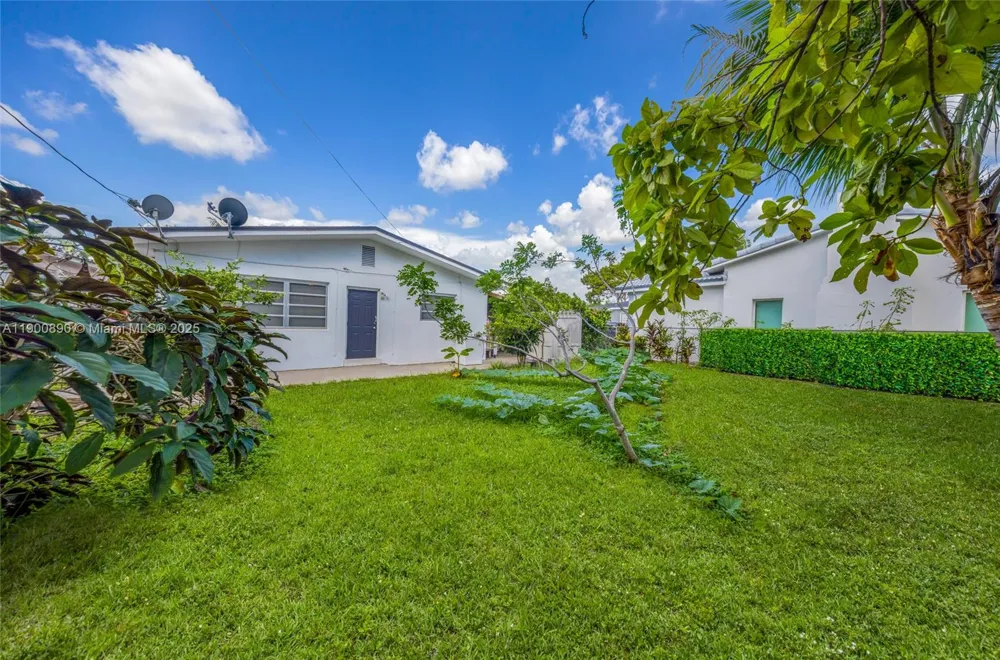1515 NW 33rd Ave Miami, FL 33125