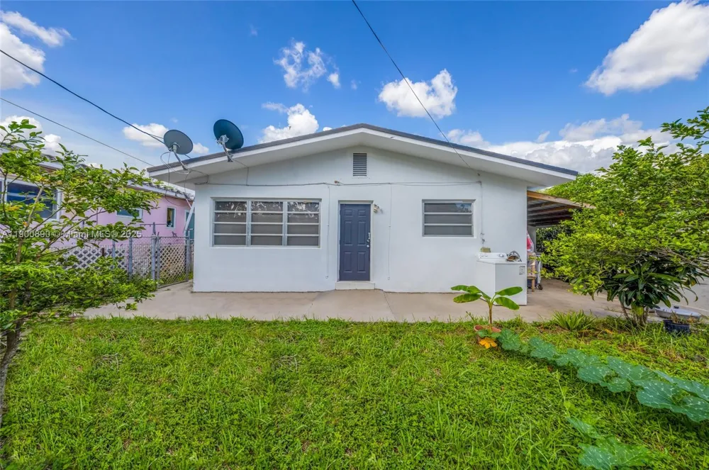 1515 NW 33rd Ave Miami, FL 33125