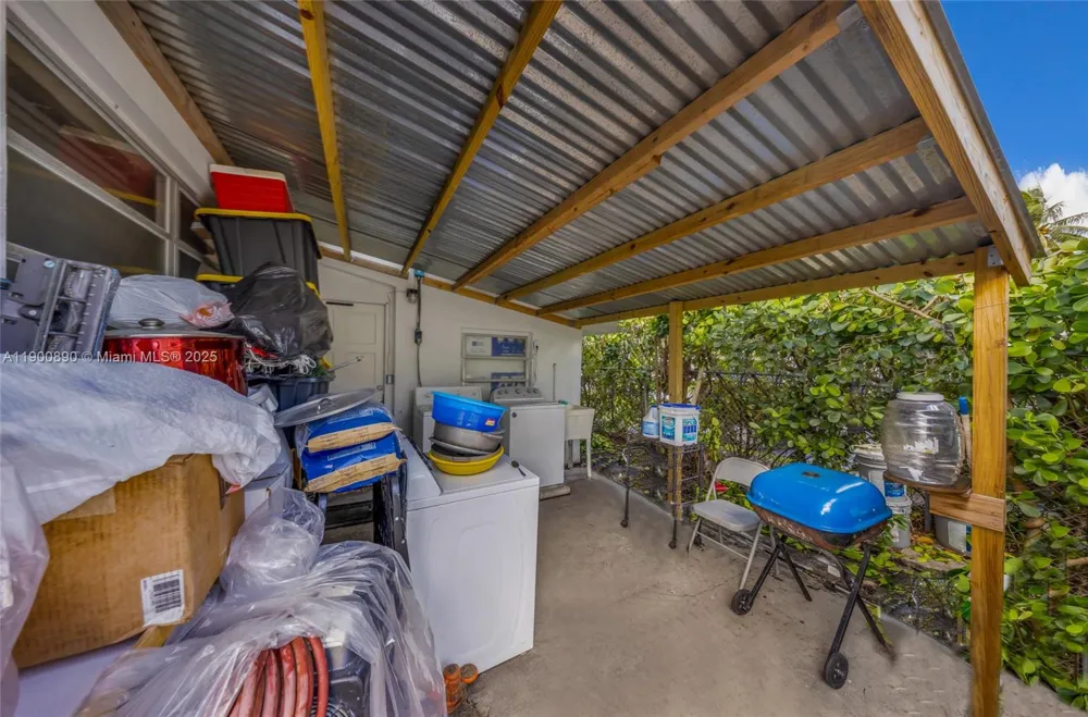 1515 NW 33rd Ave Miami, FL 33125