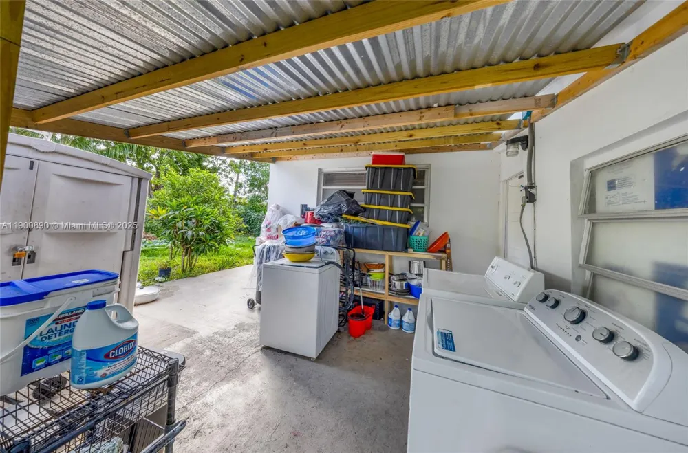 1515 NW 33rd Ave Miami, FL 33125