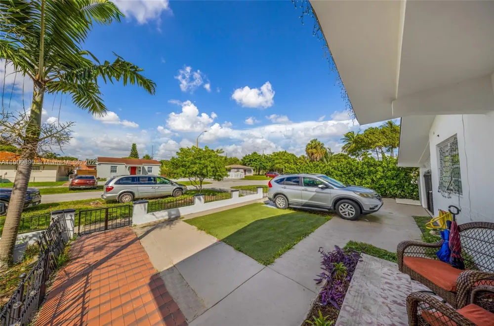 1515 NW 33rd Ave Miami, FL 33125