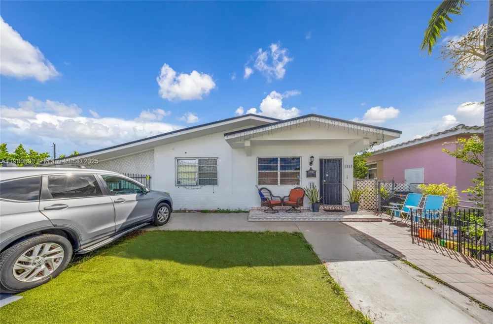 1515 NW 33rd Ave Miami, FL 33125