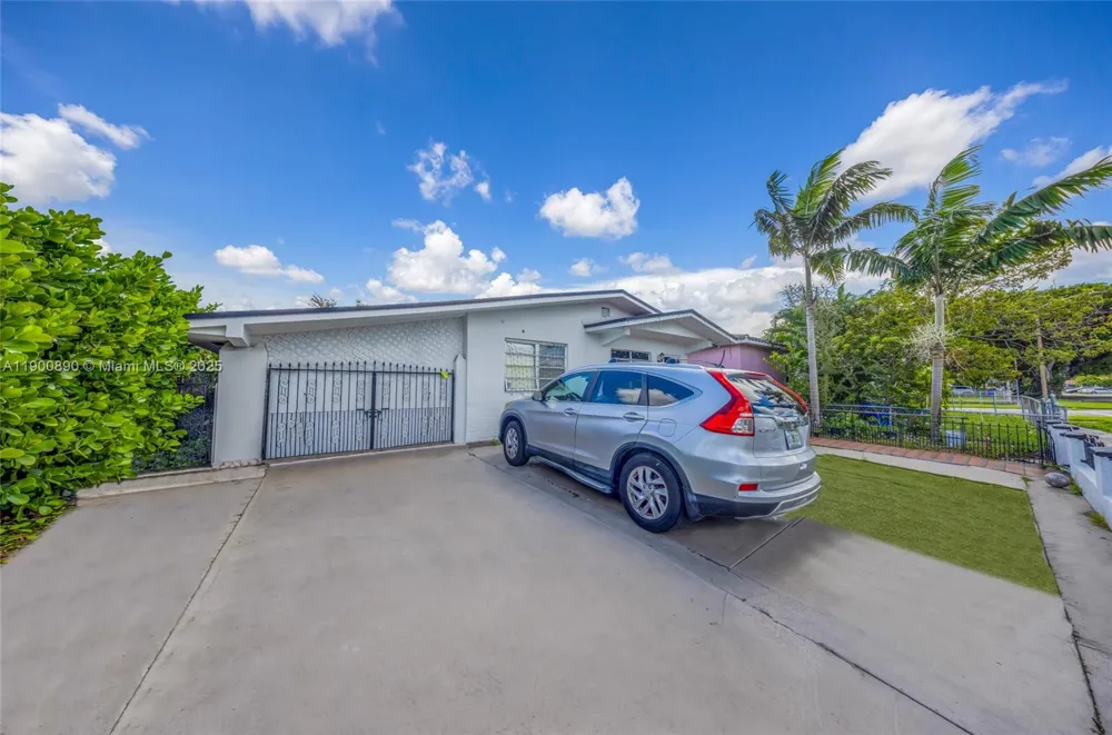 1515 NW 33rd Ave Miami, FL 33125