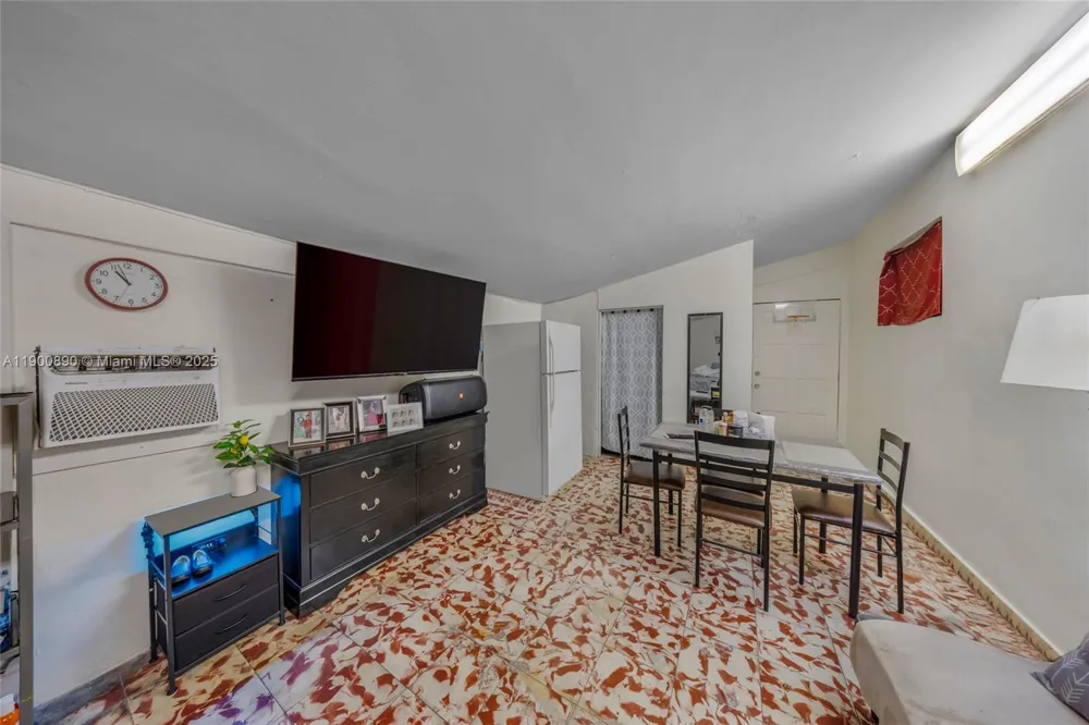 1515 NW 33rd Ave Miami, FL 33125