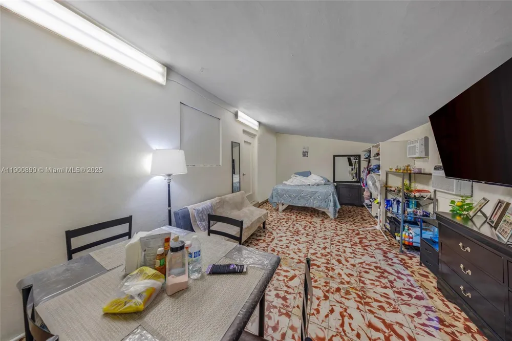 1515 NW 33rd Ave Miami, FL 33125