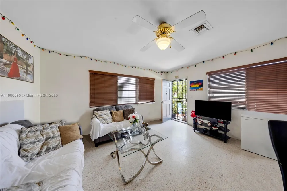 1515 NW 33rd Ave Miami, FL 33125
