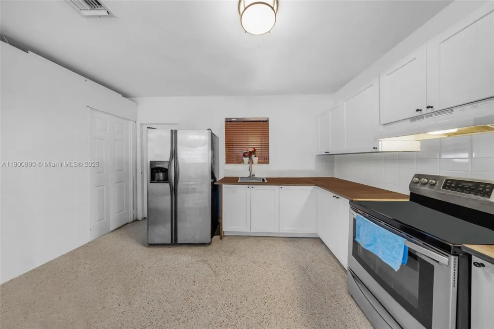1515 NW 33rd Ave Miami, FL 33125