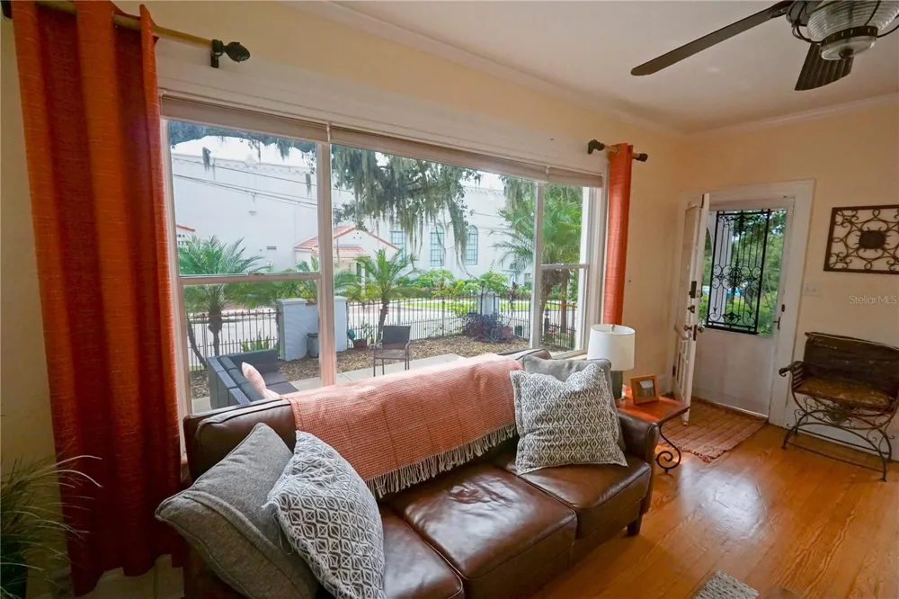 229 E 6TH AVENUE Mount Dora, FL 32757
