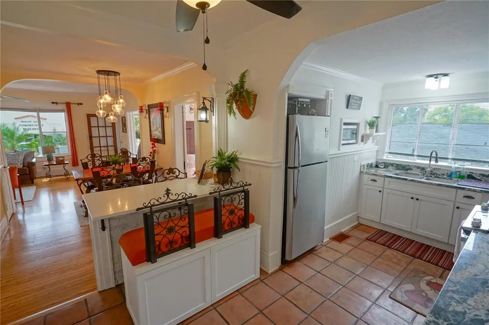 229 E 6TH AVENUE Mount Dora, FL 32757