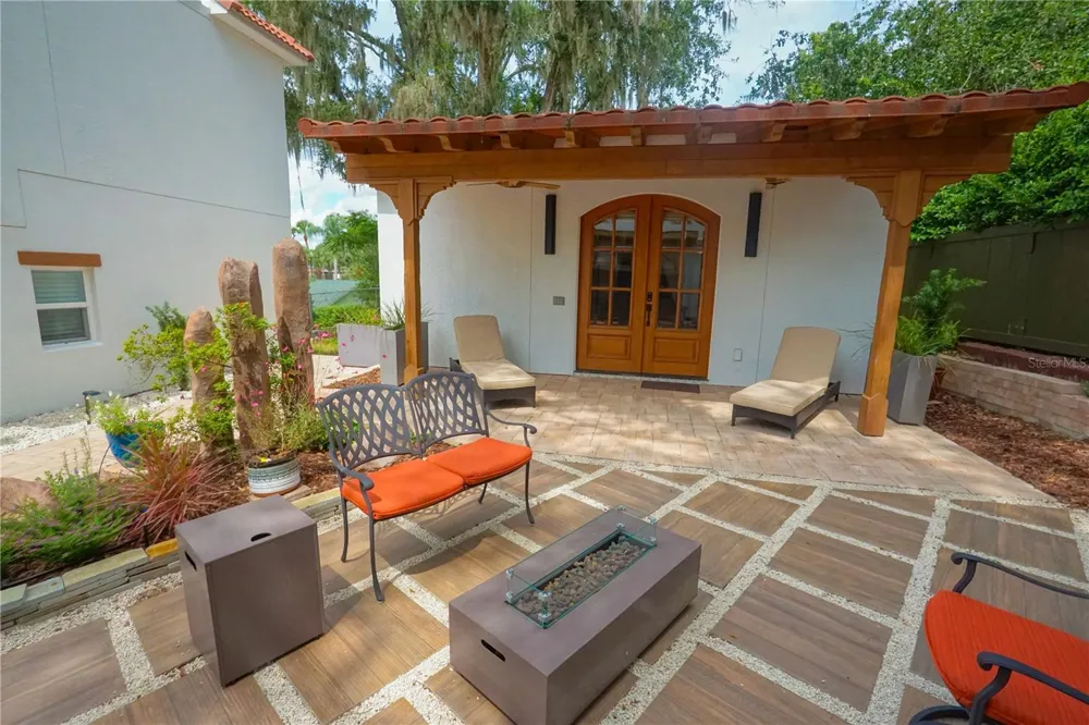 229 E 6TH AVENUE Mount Dora, FL 32757
