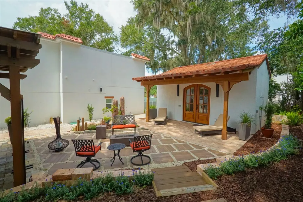229 E 6TH AVENUE Mount Dora, FL 32757