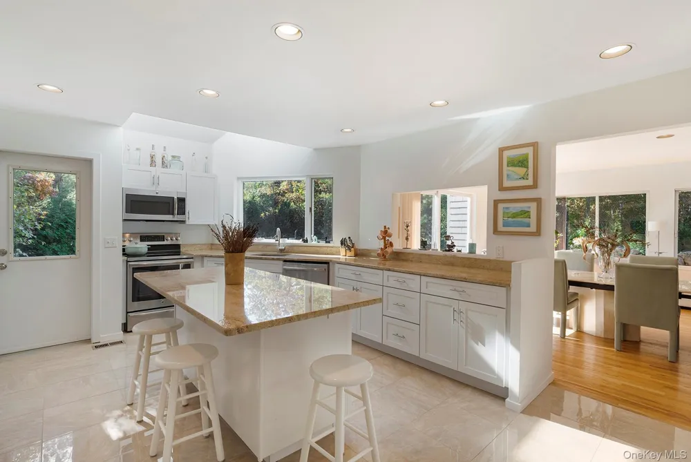45 Huckleberry Lane East Hampton, NY 11937