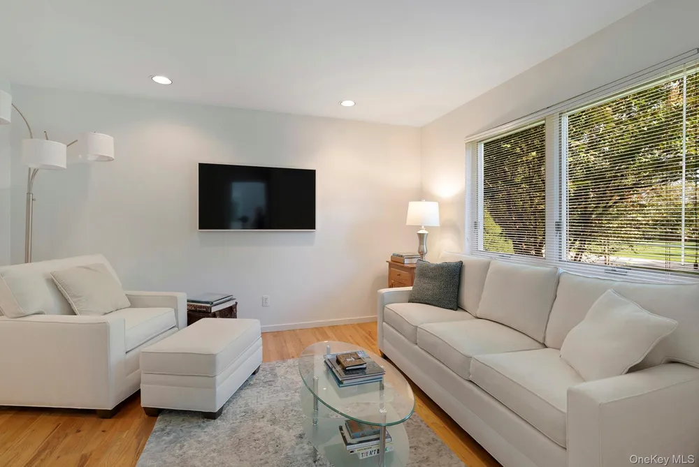 45 Huckleberry Lane East Hampton, NY 11937