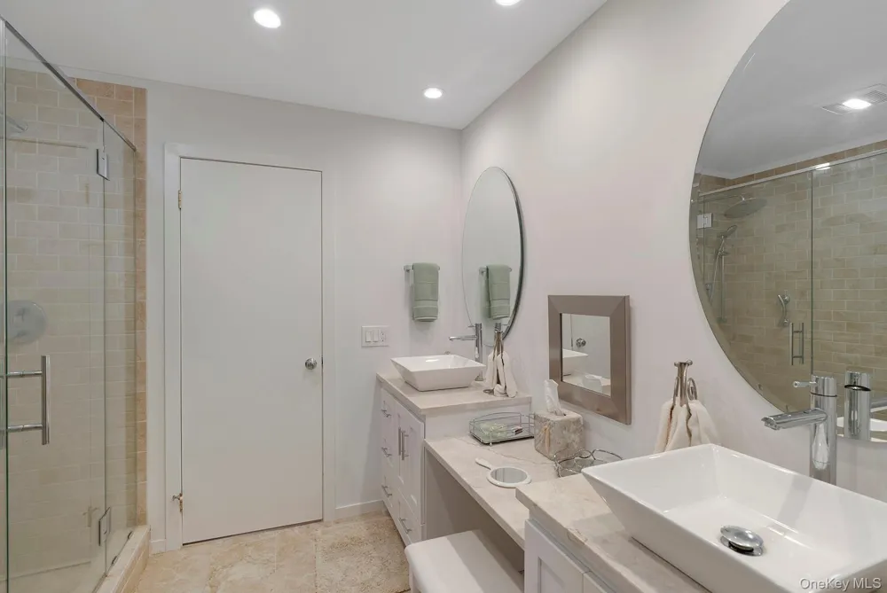 45 Huckleberry Lane East Hampton, NY 11937