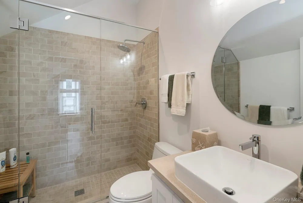 45 Huckleberry Lane East Hampton, NY 11937