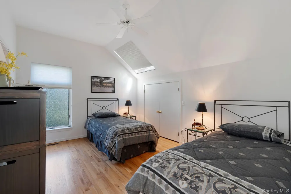 45 Huckleberry Lane East Hampton, NY 11937
