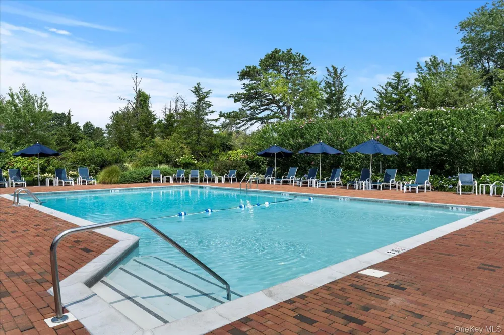 45 Huckleberry Lane East Hampton, NY 11937