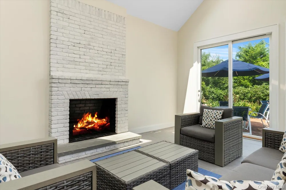 45 Huckleberry Lane East Hampton, NY 11937