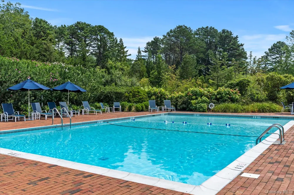 45 Huckleberry Lane East Hampton, NY 11937
