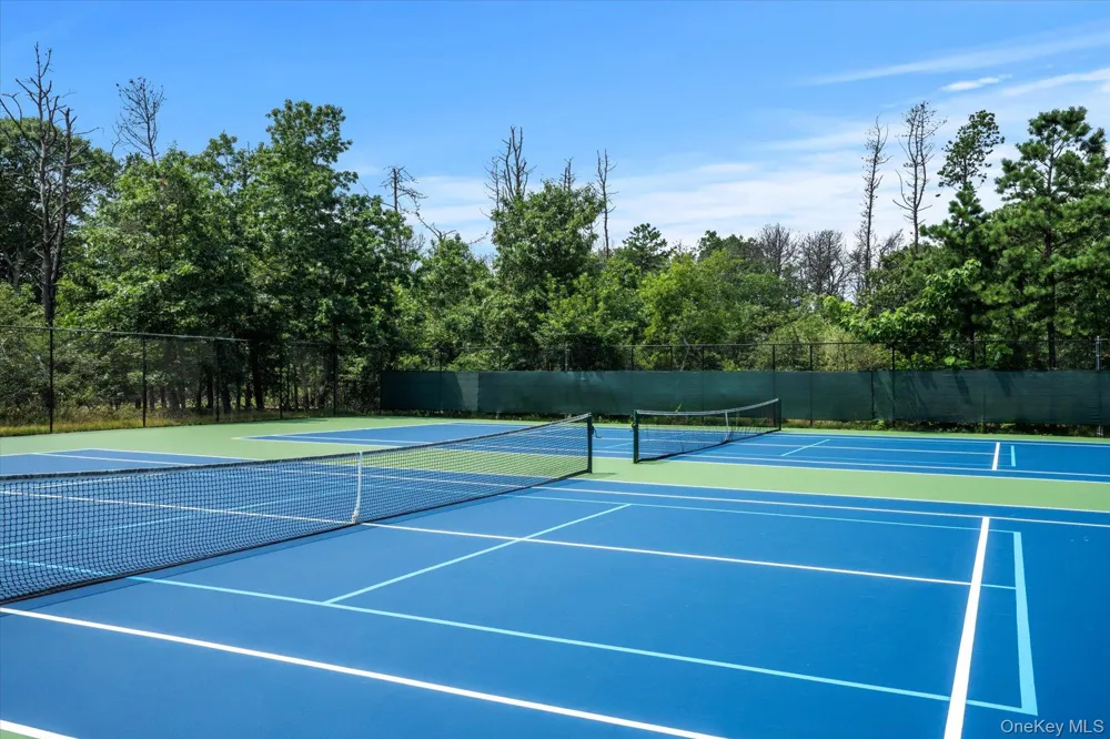 45 Huckleberry Lane East Hampton, NY 11937