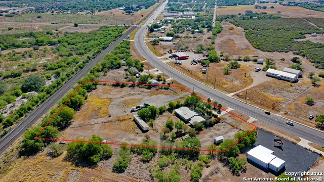 2906 US HIGHWAY 90 Hondo, TX 78861