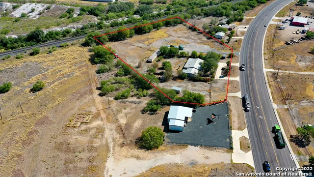 2906 US HIGHWAY 90 Hondo, TX 78861