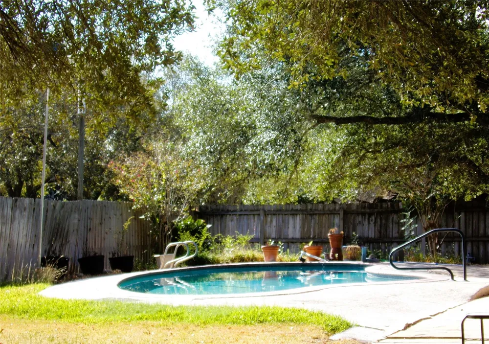 605 S Summit Street Weimar, TX 78962