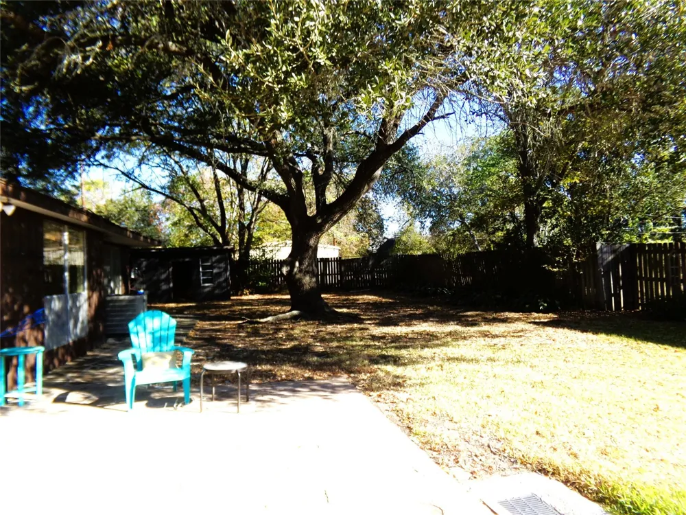 605 S Summit Street Weimar, TX 78962