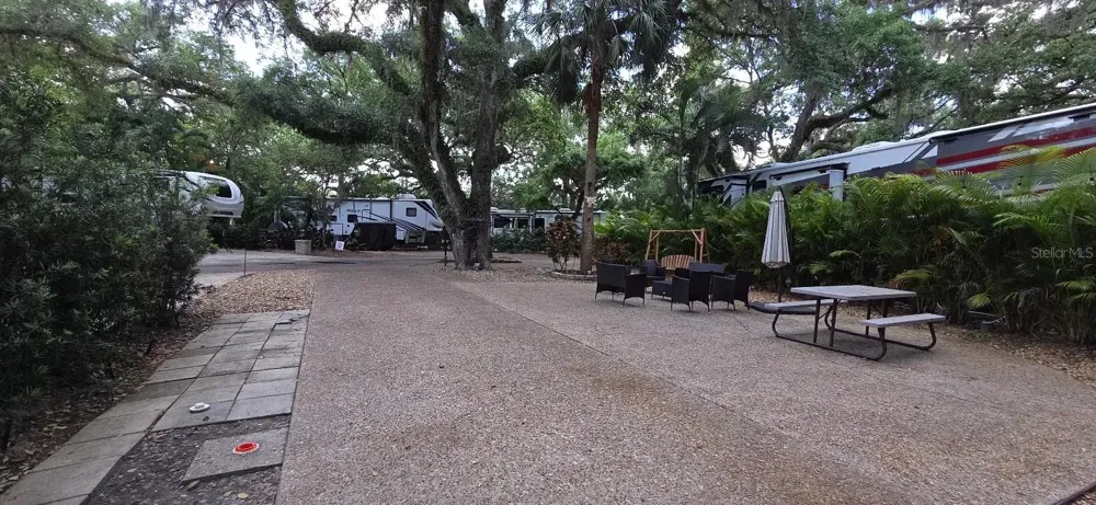 400 LONGHORN DRIVE River Ranch, FL 33867