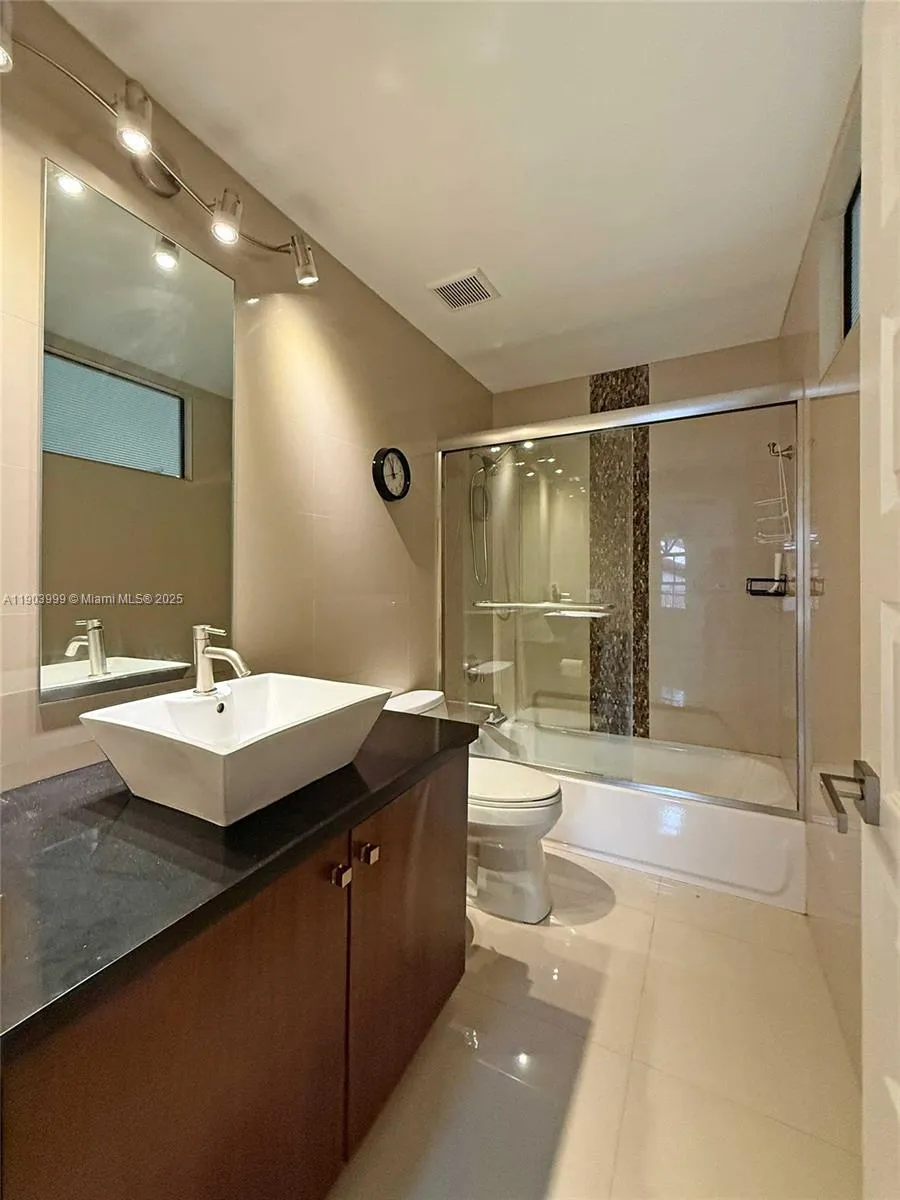 9318 NW 50th Doral Cir #00 Doral, FL 33178