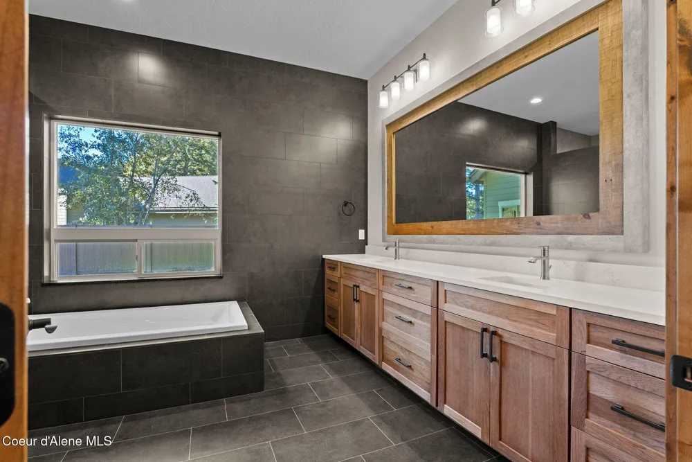 1047 Comeback Bay Lane Sagle, ID 83860