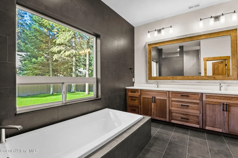 1047 Comeback Bay Lane Sagle, ID 83860