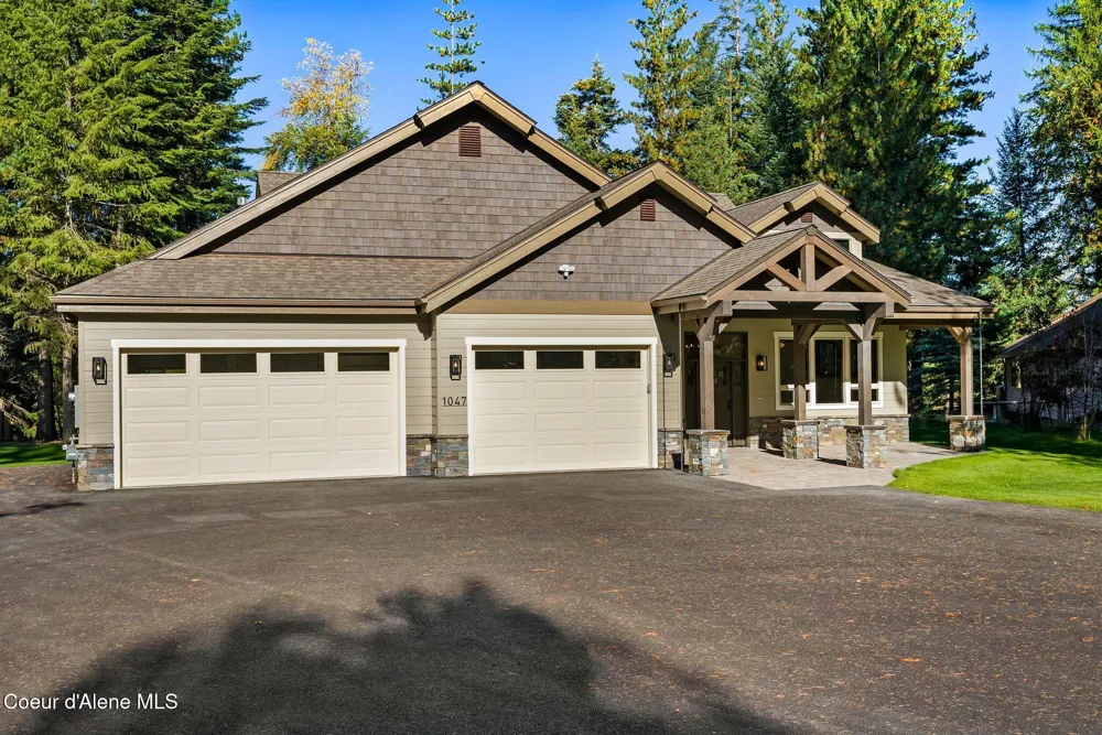 1047 Comeback Bay Lane Sagle, ID 83860