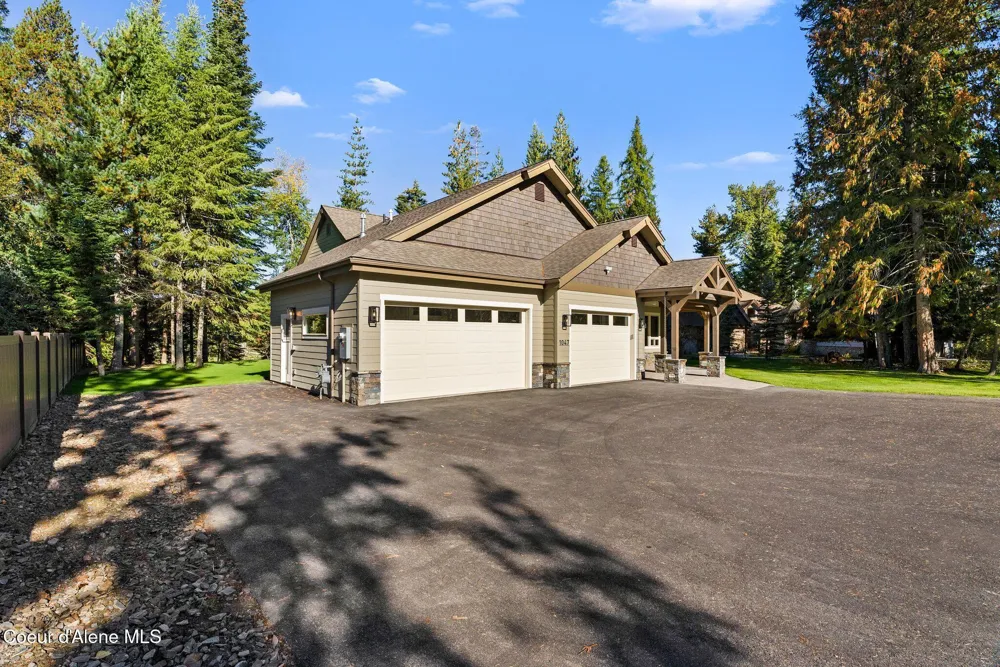 1047 Comeback Bay Lane Sagle, ID 83860