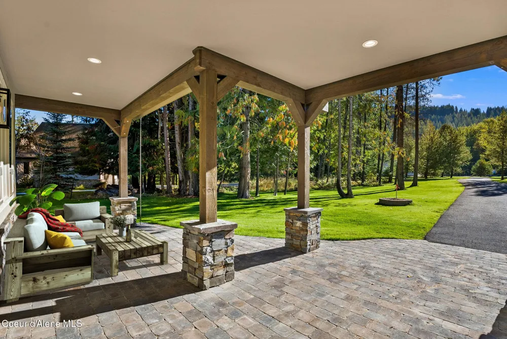 1047 Comeback Bay Lane Sagle, ID 83860