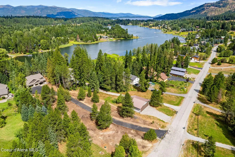 1047 Comeback Bay Lane Sagle, ID 83860