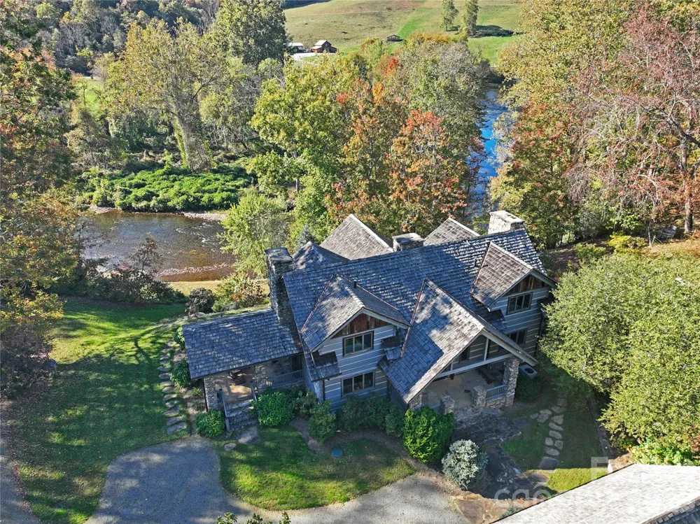 99 Thistle Ridge Canton, NC 28716