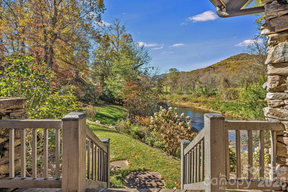 99 Thistle Ridge Canton, NC 28716