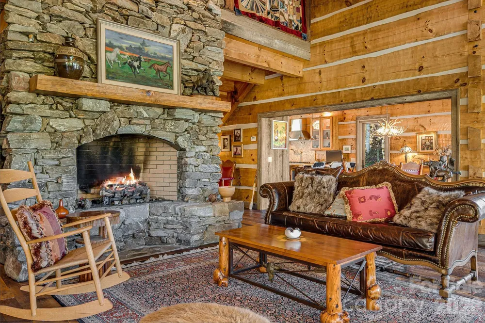 99 Thistle Ridge Canton, NC 28716