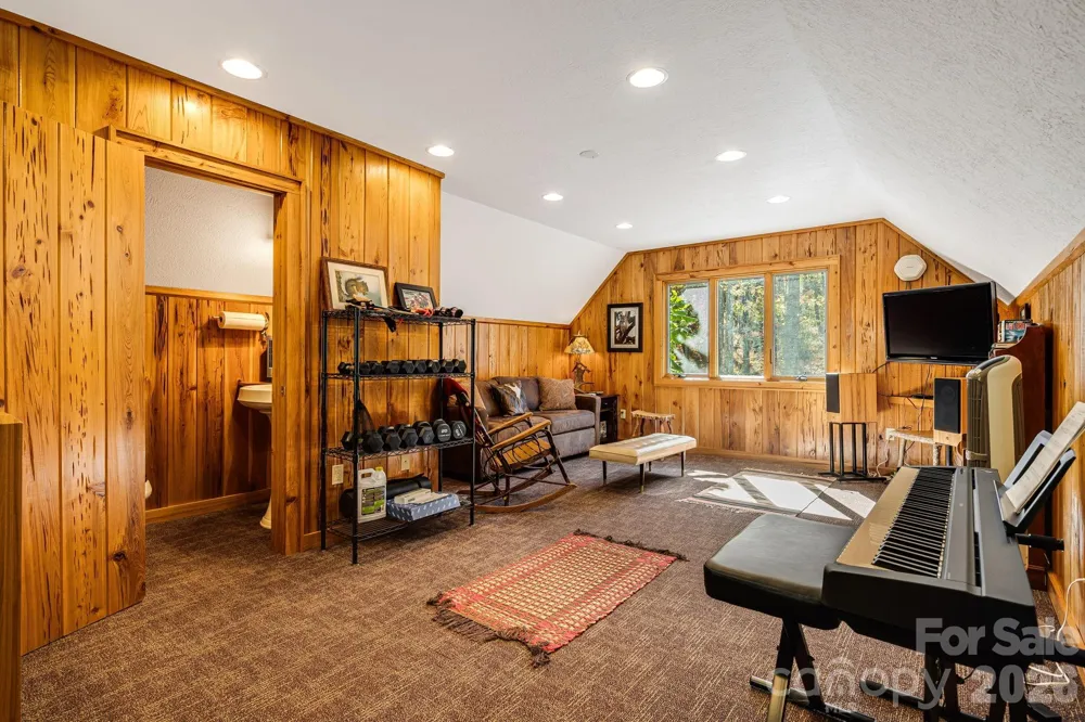 99 Thistle Ridge Canton, NC 28716