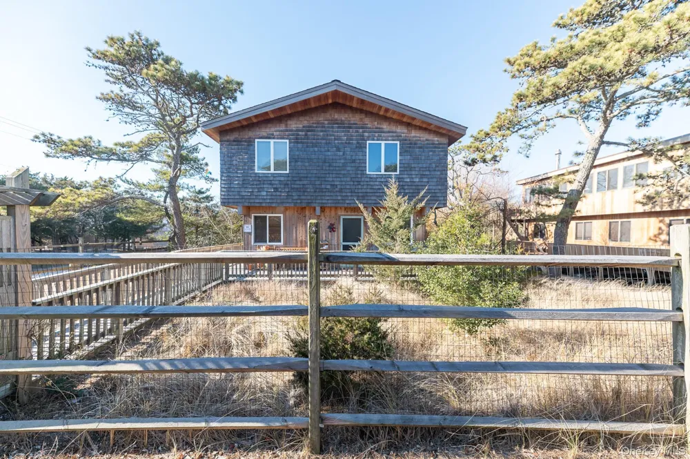 100 Clipper Roadway Corneille Estates, NY 11770