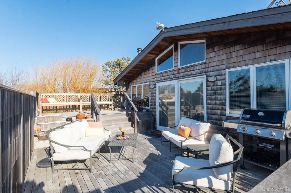 100 Clipper Roadway Corneille Estates, NY 11770