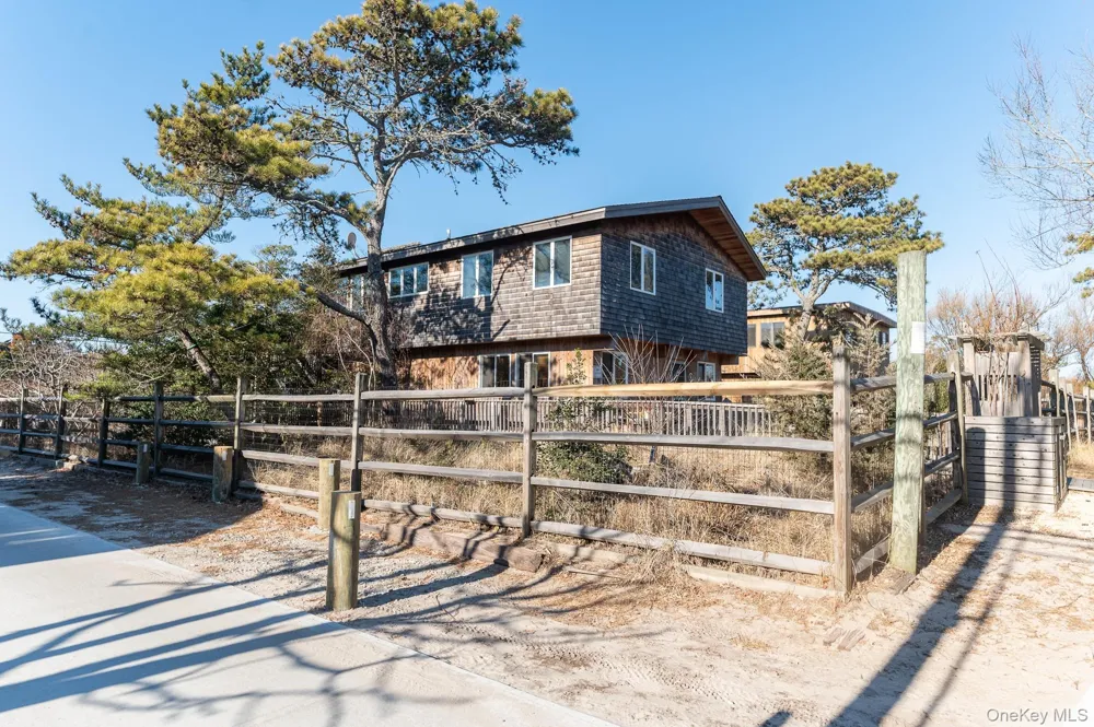 100 Clipper Roadway Corneille Estates, NY 11770