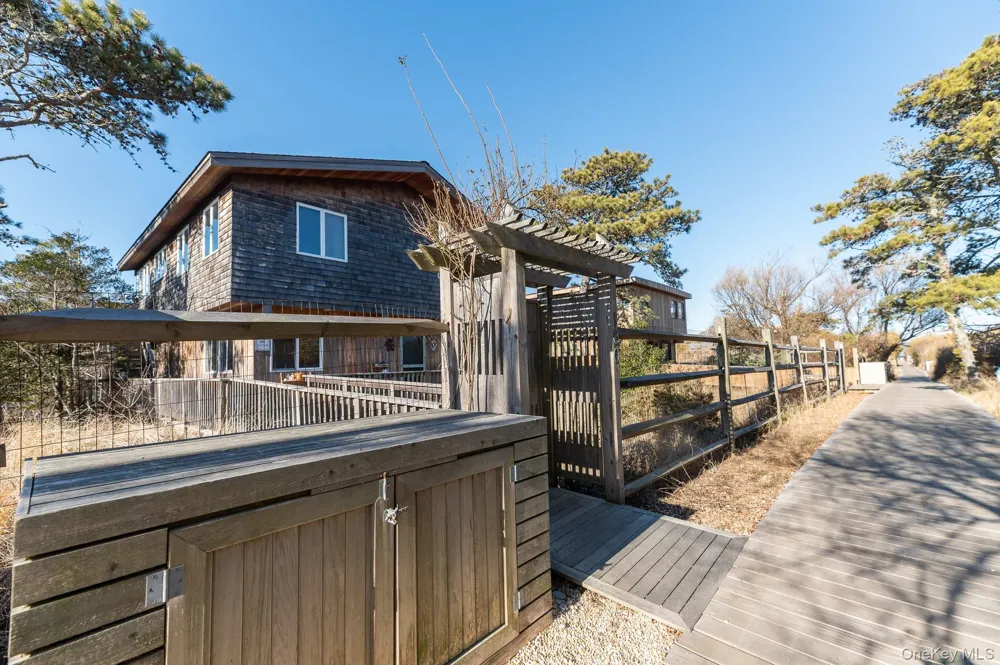 100 Clipper Roadway Corneille Estates, NY 11770