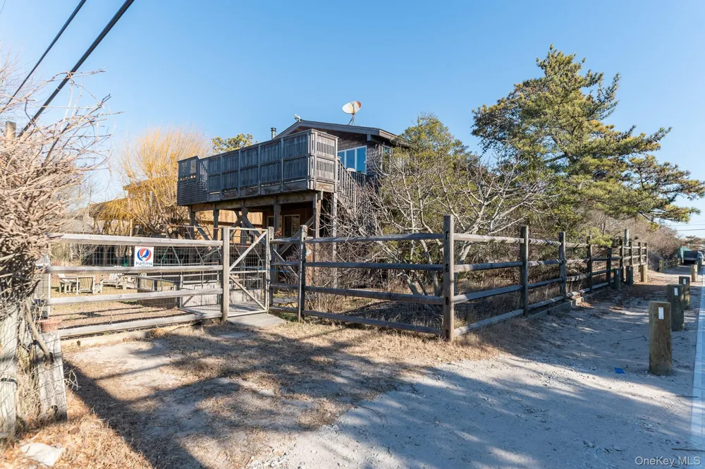100 Clipper Roadway Corneille Estates, NY 11770