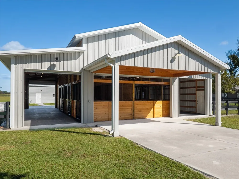 15921 NW HIGHWAY 464B Morriston, FL 32668